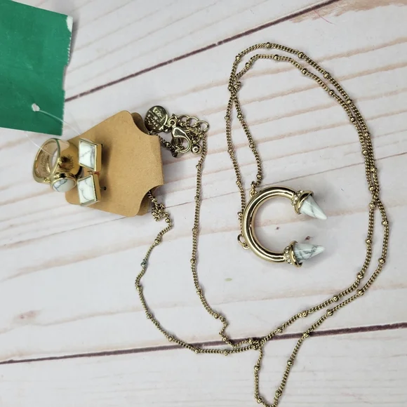 WHBM White Howlite Pendent Necklace, Earrings & Ring Set - Picture 2 of 2